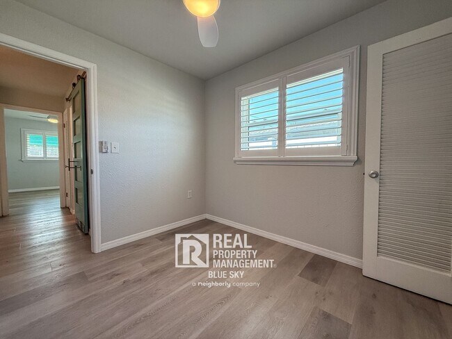 Building Photo - 4717 Floramar Terrace