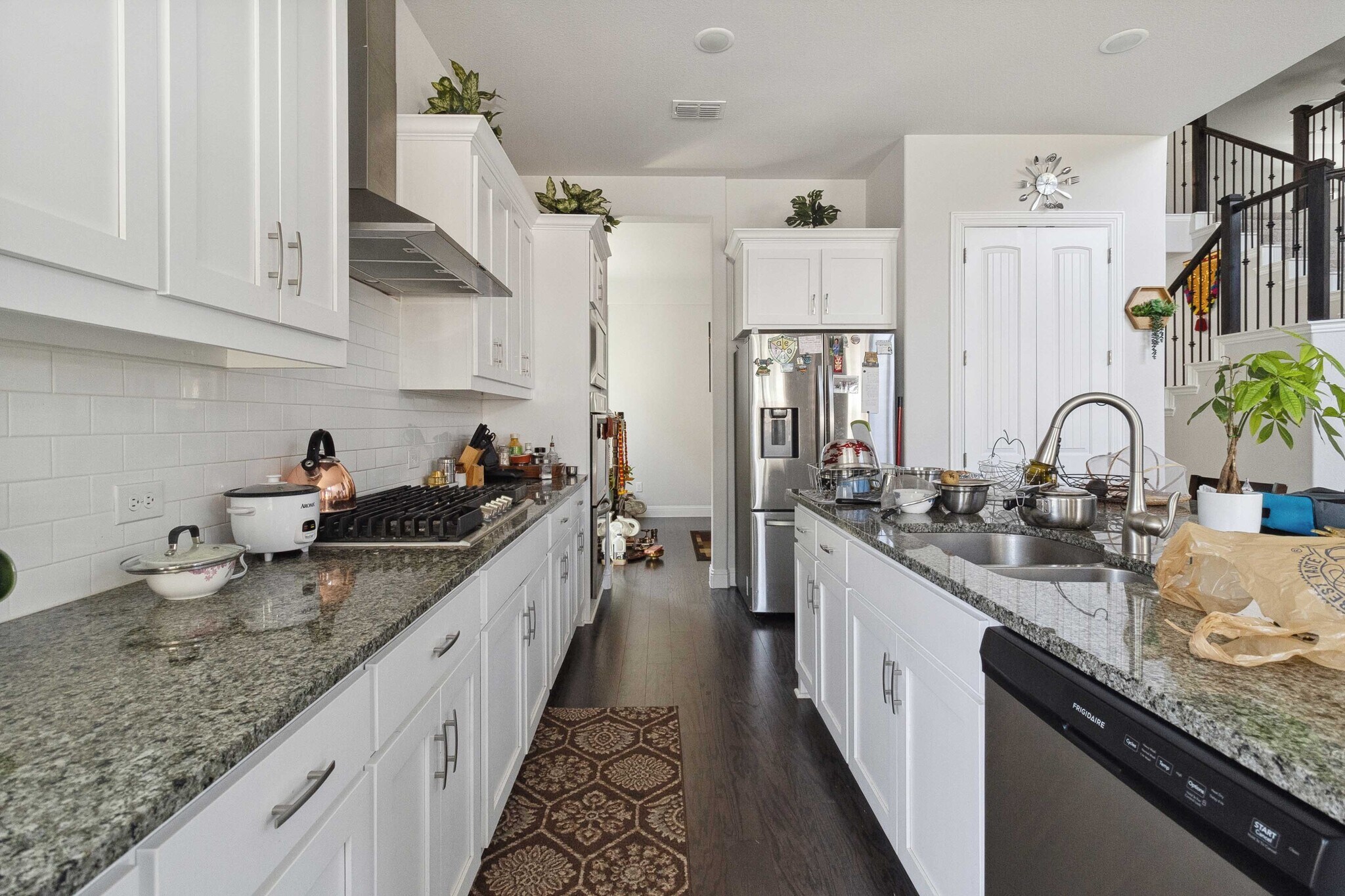 Building Photo - 566 Westwood Way Dr