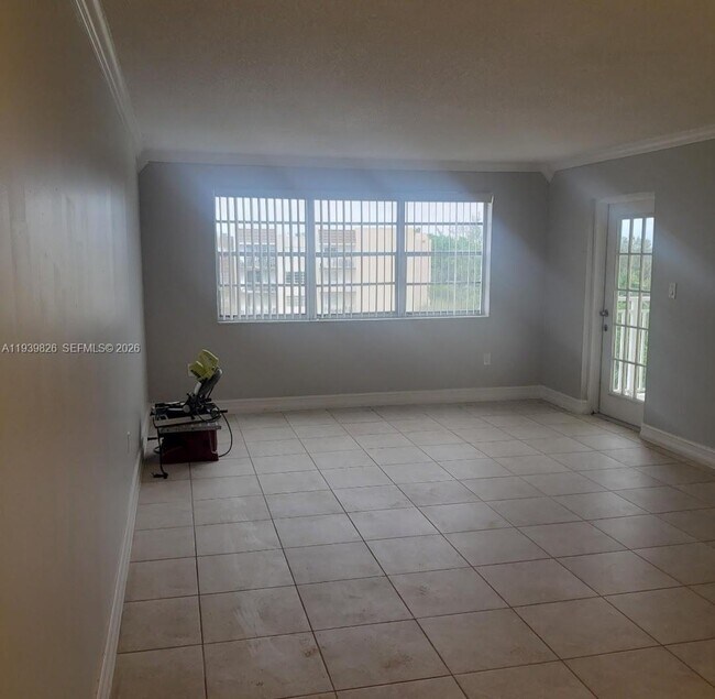 Building Photo - 6960 Miami Gardens Dr