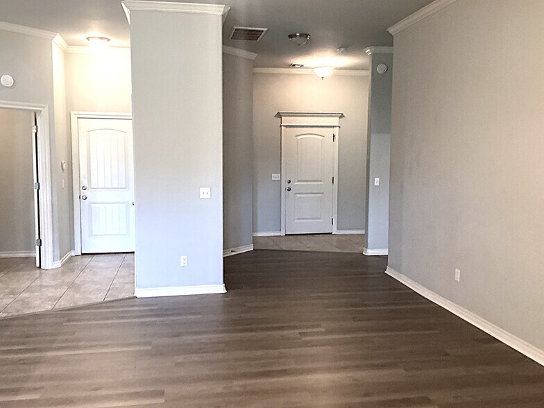 Building Photo - 201 Kimberly Dr