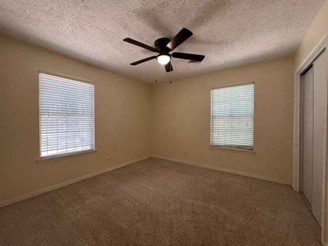 Building Photo - 1303 Redondo Dr
