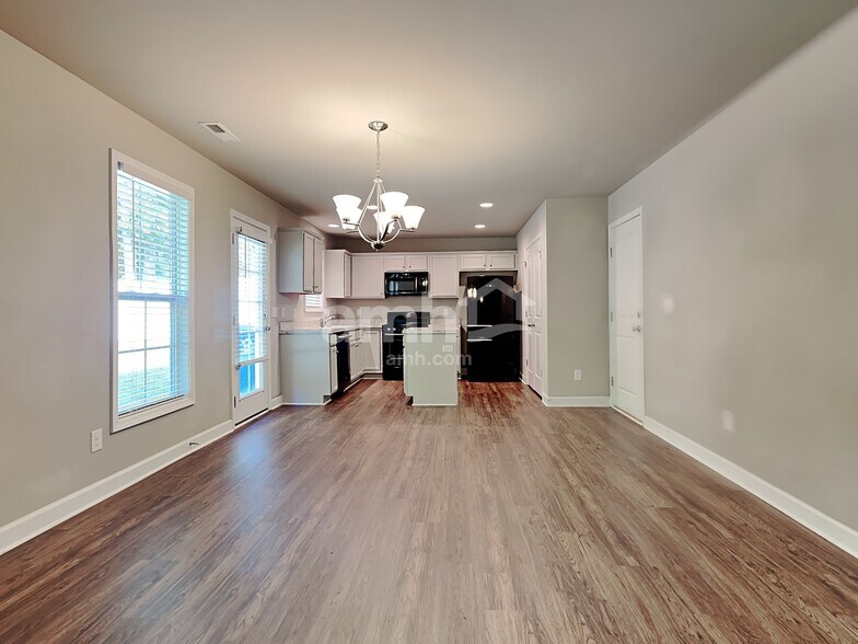 Building Photo - 200 N Wentworth Dr