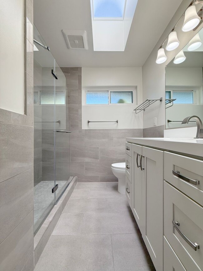 Building Photo - 4 Bed + 3 Bath +2 Car