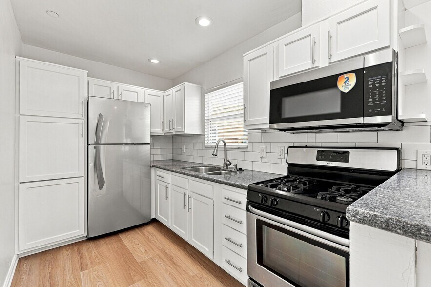 Building Photo - 136 Brightwood Ave