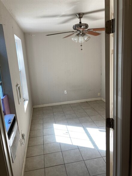 Primary Photo - 717 Southern St