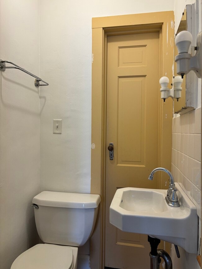 Building Photo - 317 N Monroe St