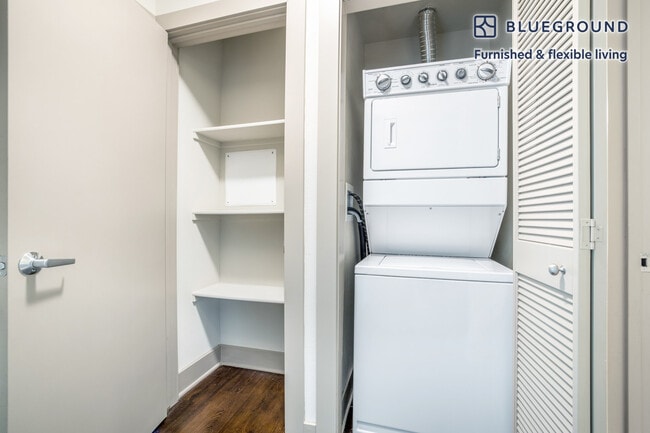 Building Photo - 13955 Tahiti Way