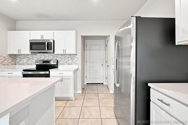 Building Photo - 484 Cherimoya St