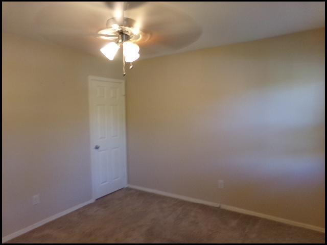Building Photo - 119 Pin Oak Cove