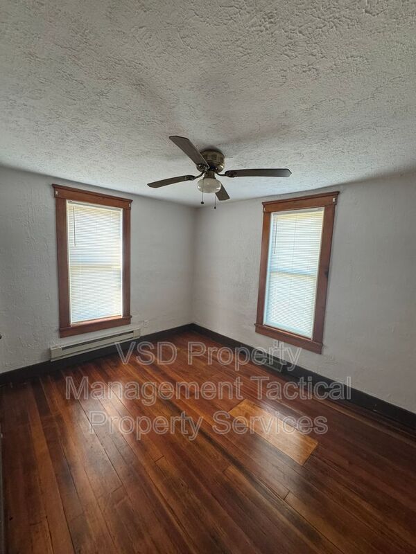 Building Photo - 2907 Oakwood Ave