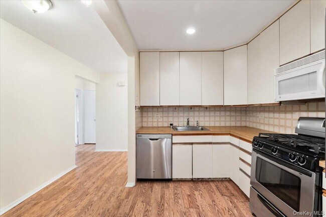 Building Photo - 356 Central Park Ave