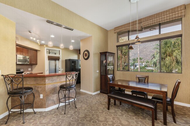 Building Photo - 780 E Palm Canyon Dr