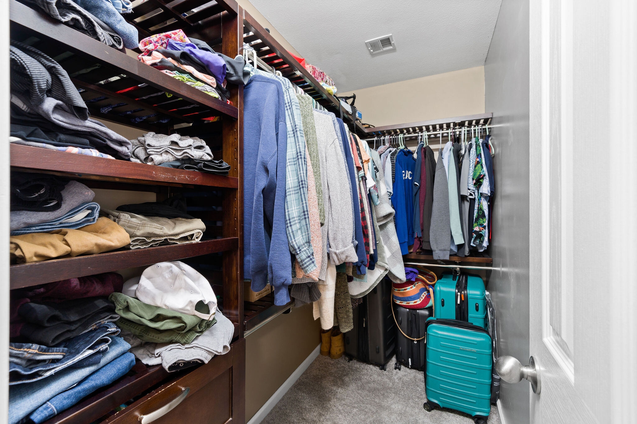 Walk in closet in the primary bedroom. - 525 Parkvue Village Way