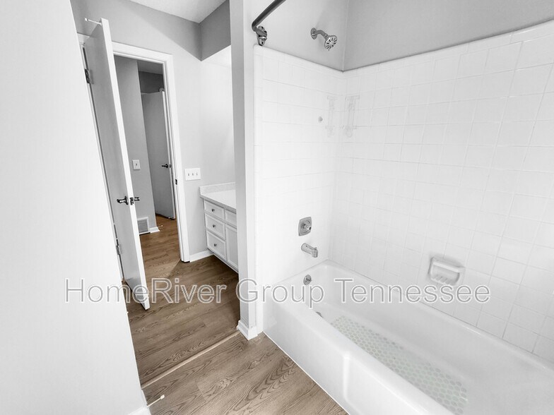 Building Photo - 8701 Lathbury Pl N