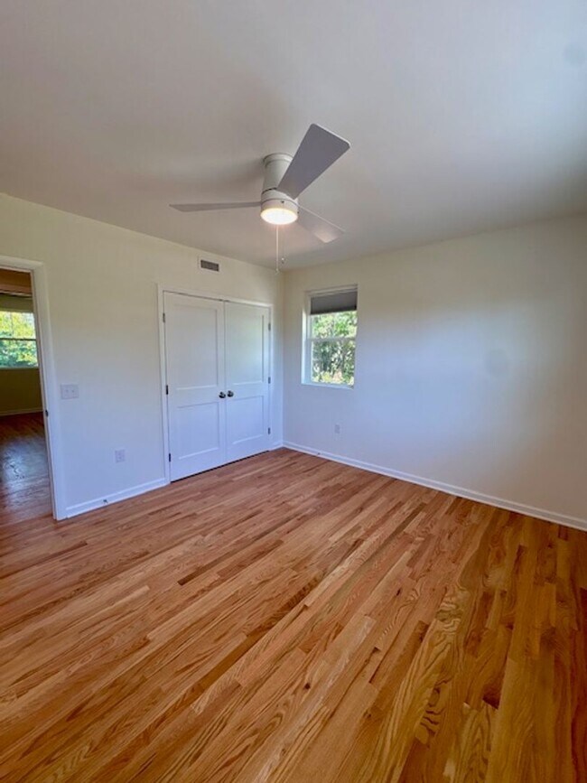 Building Photo - Newly Renovated Three Bedrooms Condo in South Windermere