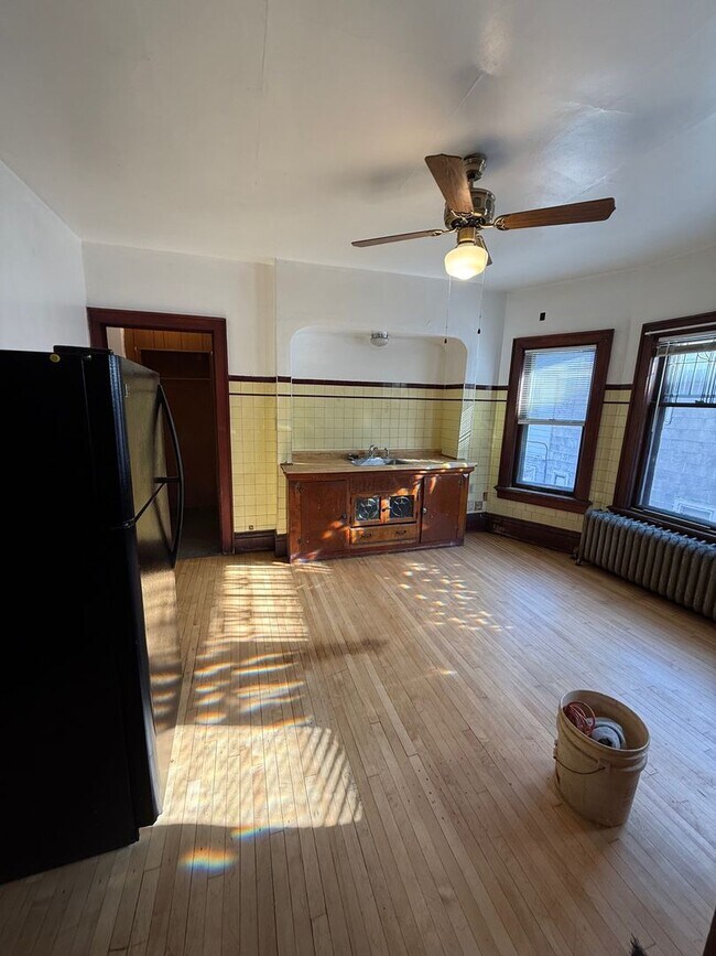 Building Photo - 2252 S 7th St