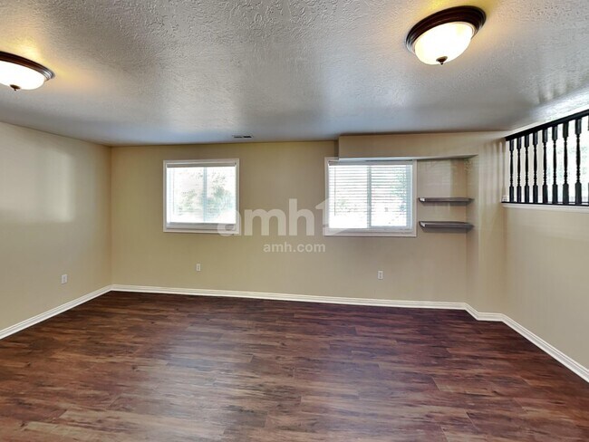 Building Photo - 1495 N 2325 W