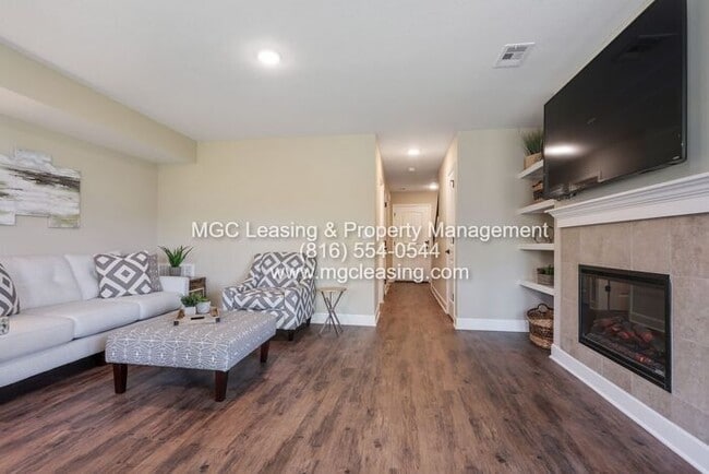 Building Photo - 3 Bedroom, LUXURY TOWNHOME, North of the River in KCMO