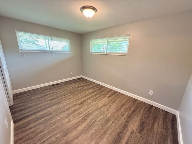 Building Photo - 4426 Lesher Dr