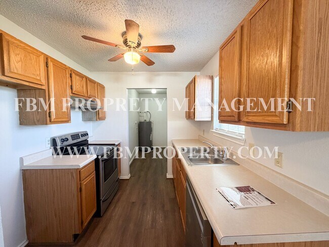 Building Photo - 493 Bryant Ave