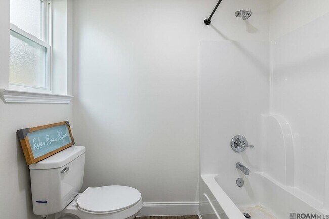 Building Photo - 210 Centerville St NE