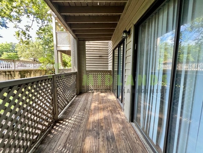 Building Photo - 6008 Village Creek Dr