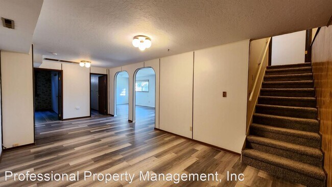 Building Photo - 3 br, 2 bath House - 224 Glacier Dr