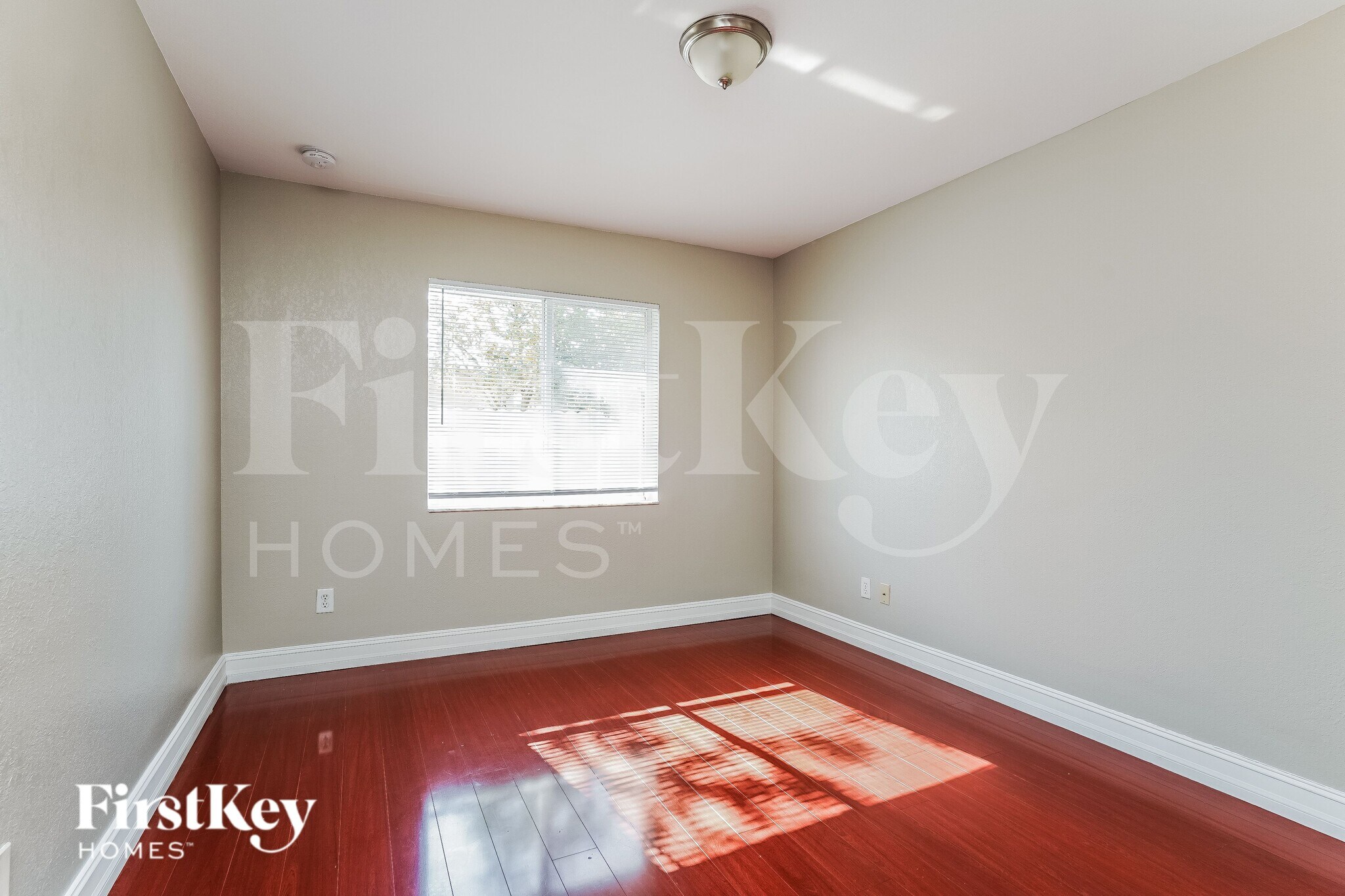 Building Photo - 522 SE Van Loon Terrace