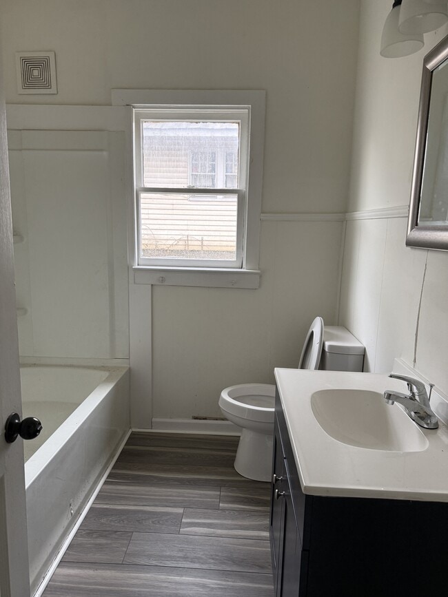 Building Photo - 2859 Winchester Ave