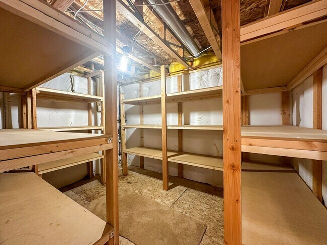 Building Photo - Luxurious Castle Pine living awaits!