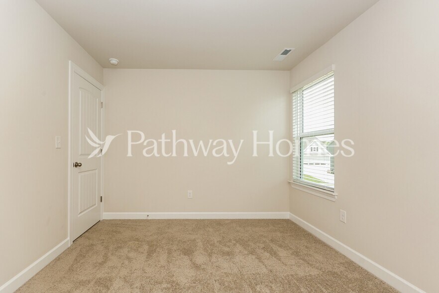 Building Photo - 3314 Quintana Dr