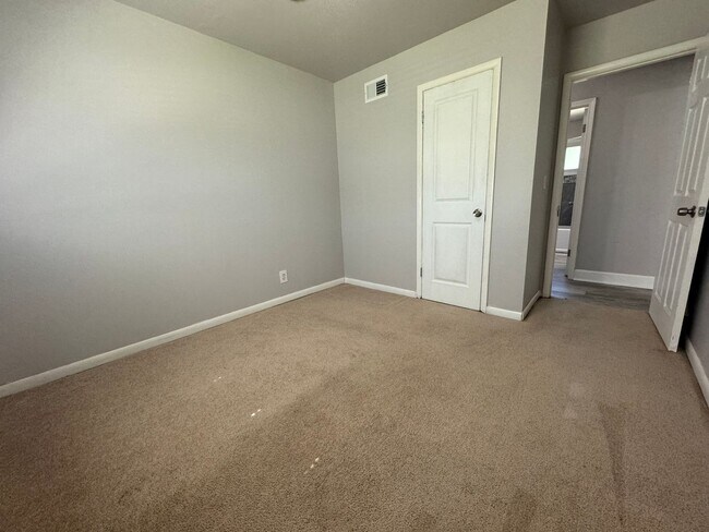 Building Photo - Adorable 3 bedroom 1.5 bathroom in Tulsa