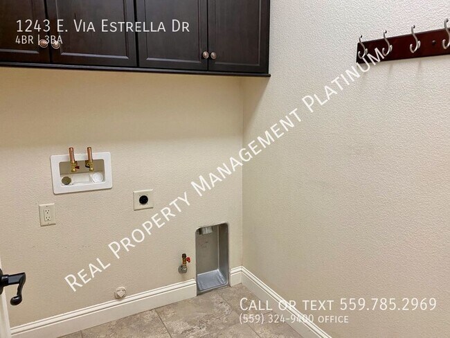 Building Photo - 1243 E Via Estrella Dr