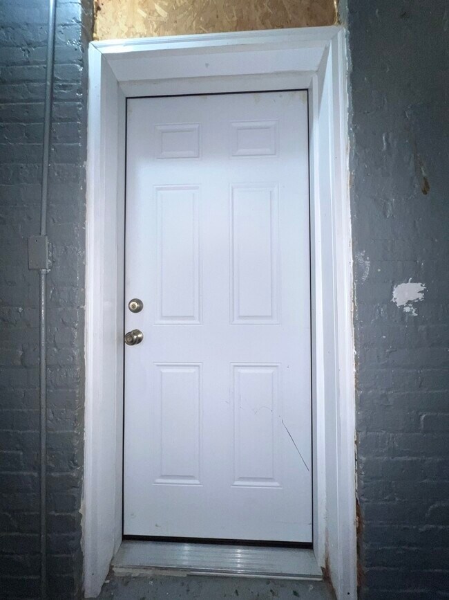 Building Photo - 1119 W 72nd St