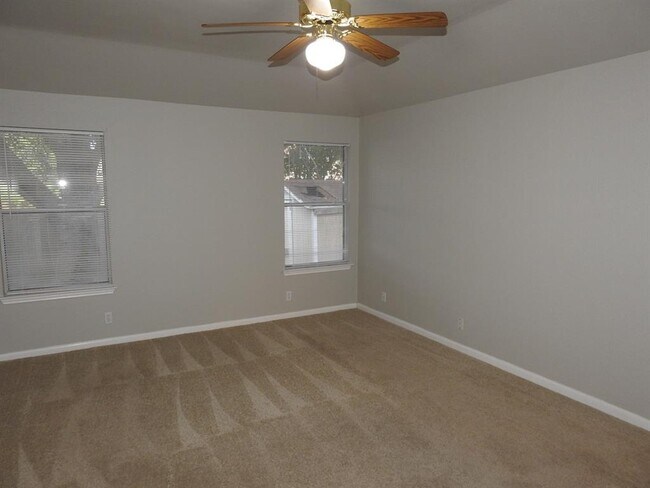 Building Photo - 440 Zebra Dr