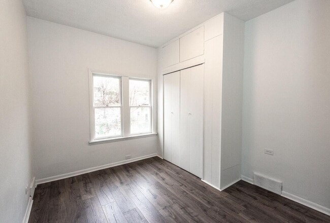 Building Photo - Stunning 5 bedroom home in Brookline available May 1!