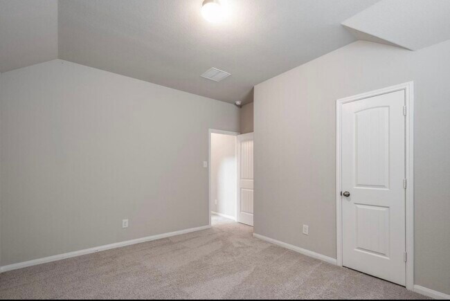 Building Photo - 17542 Holroyd Rd