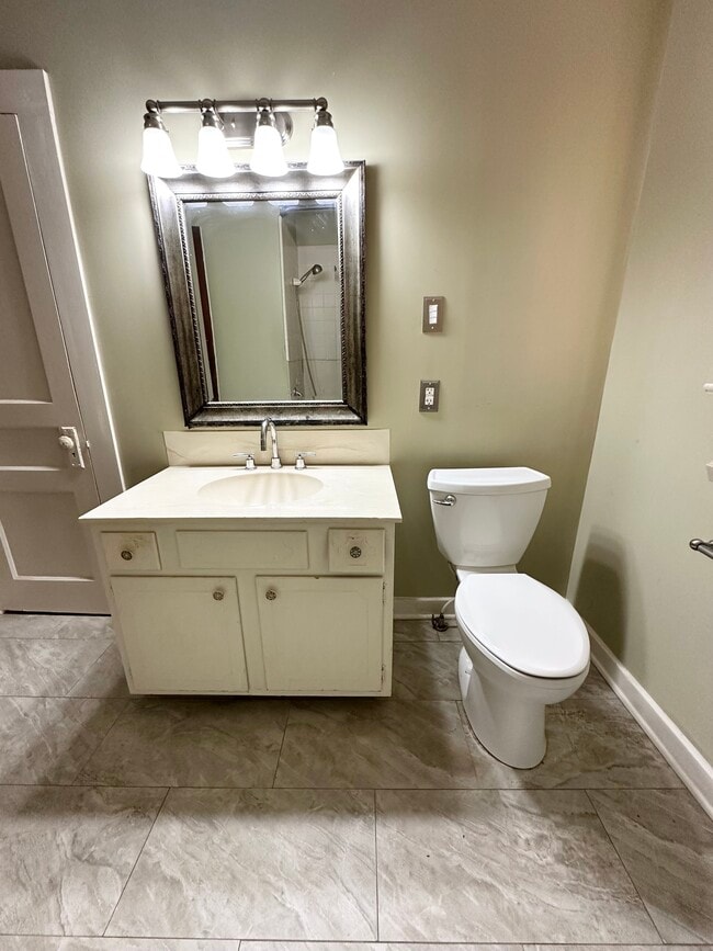 Building Photo - 1312 W University Ave