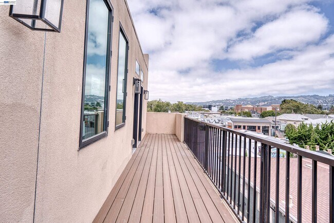 Building Photo - 4202 Telegraph Ave