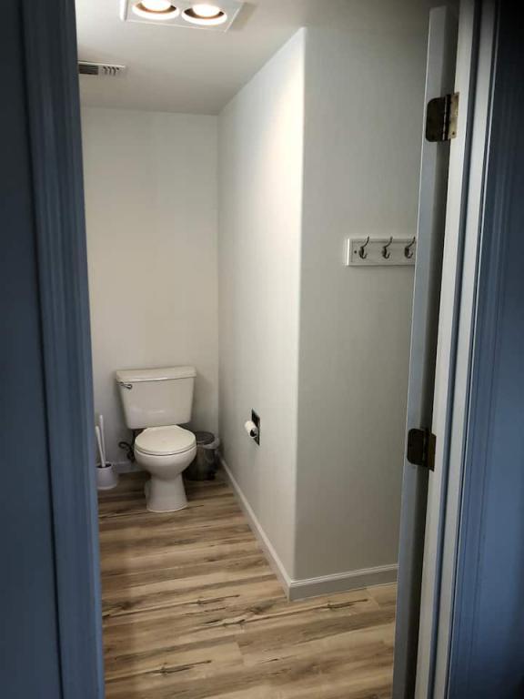 Building Photo - 525 Primrose Dr