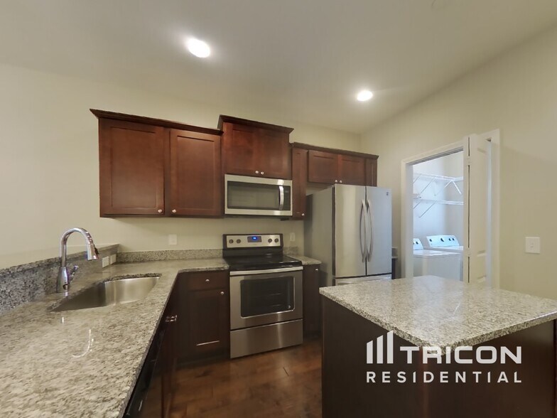 Building Photo - 121 Hickory Sta Ln