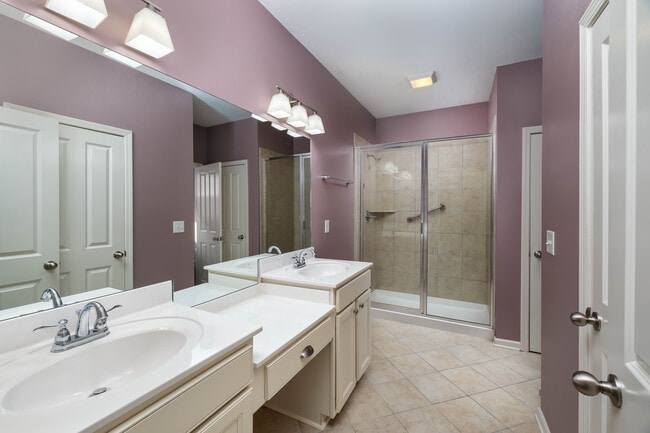 Building Photo - 2437 A Duxbury Dr