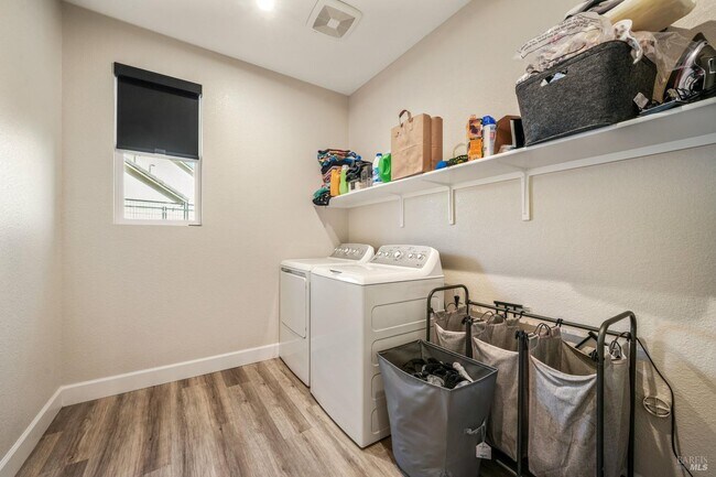 Building Photo - 1245 Pacific Pl