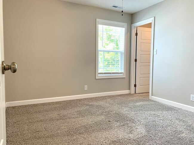 Building Photo - 1247 Highgrove Ln