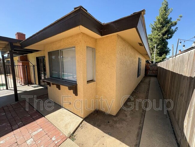 Building Photo - 2943 W Ashland Ave