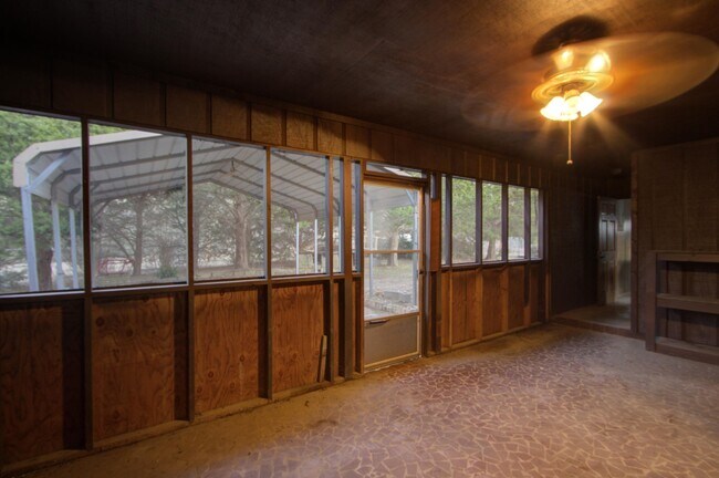 Building Photo - 7890 Blackman Ferry Rd