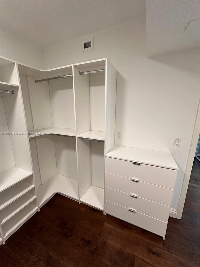 Building Photo - 1643 Brickell Ave