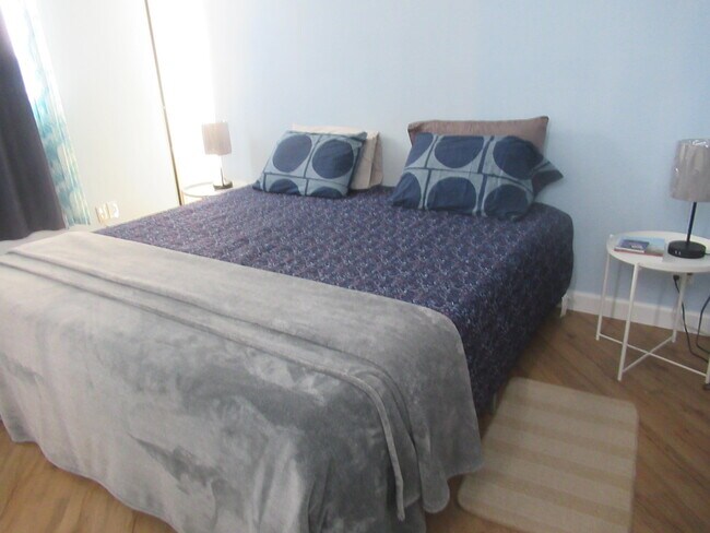 Building Photo - 2841 Somerset Dr