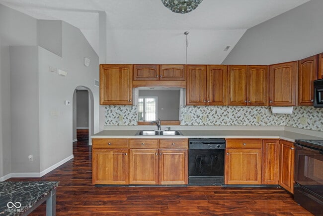 Building Photo - 6318 Pickwick Ct