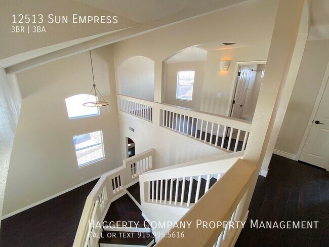 Building Photo - East El Paso 3 bed Refrig A/C with Loft an...